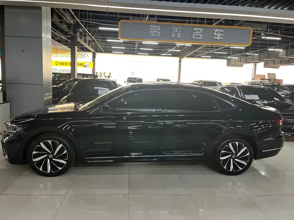 VOLKSWAGEN PASSAT 2022