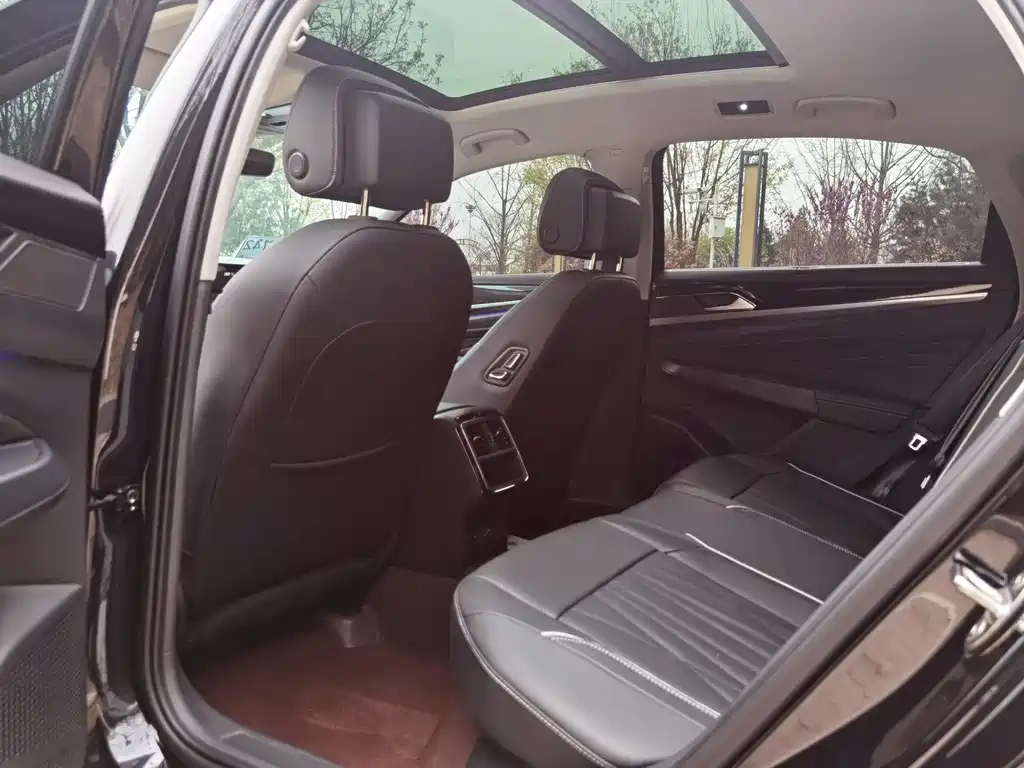 VOLKSWAGEN PASSAT 2023