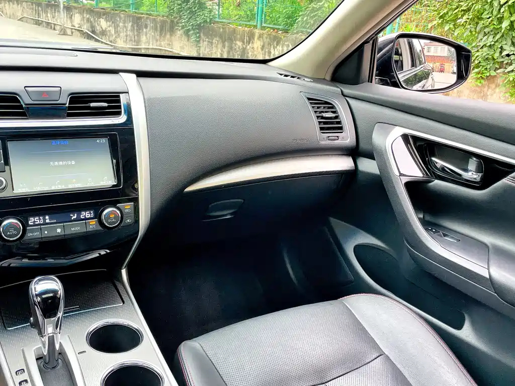 NISSAN TEANA 2017