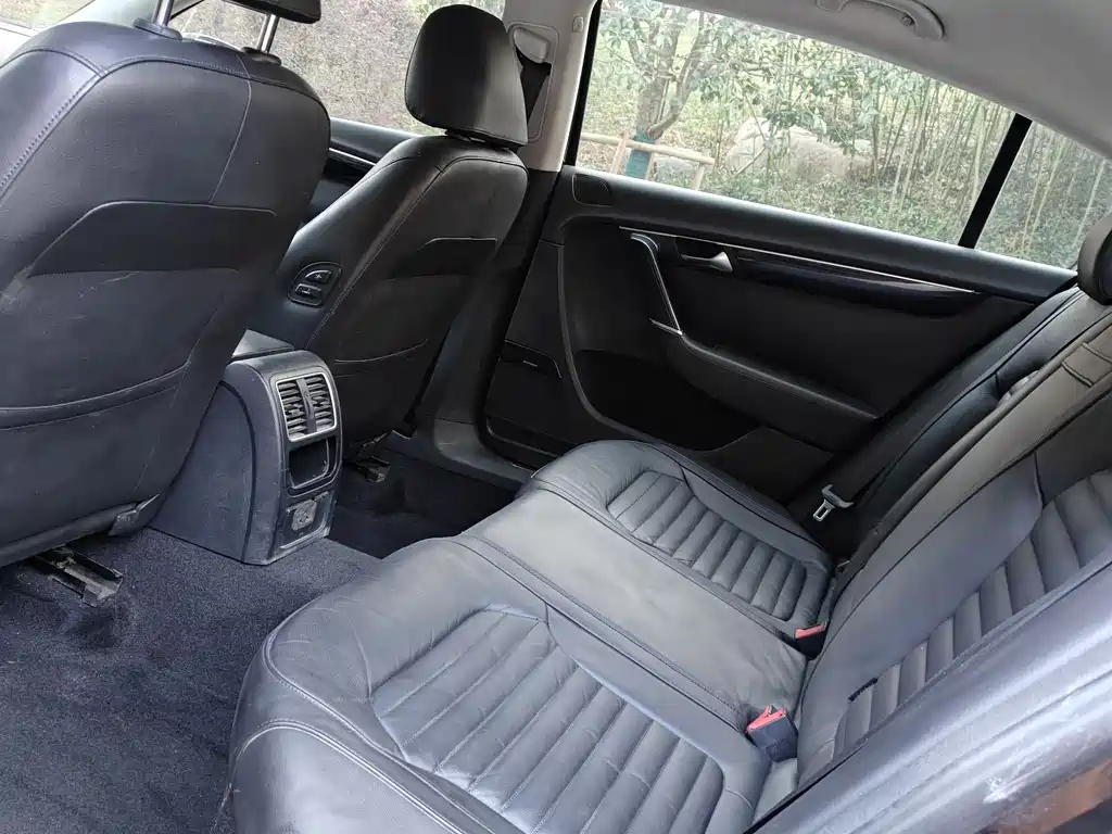VOLKSWAGEN MAGOTAN 2012