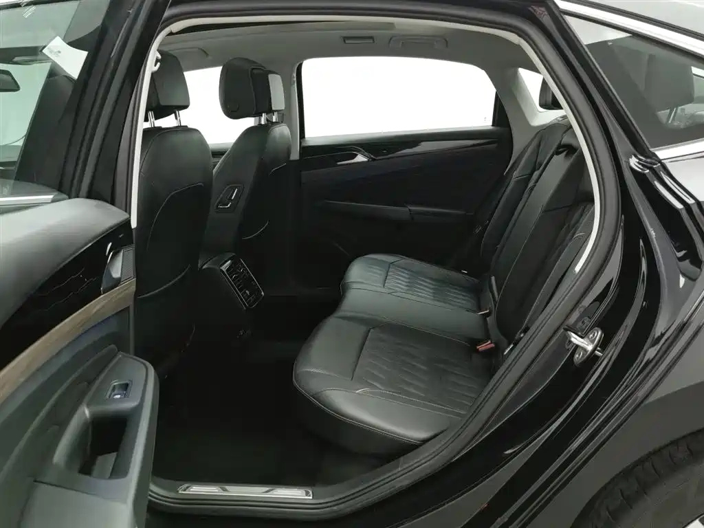 VOLKSWAGEN PASSAT 2021