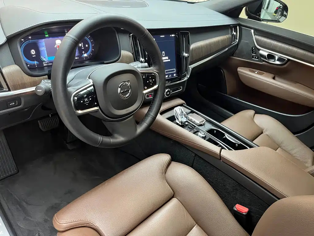 VOLVO S90 2022