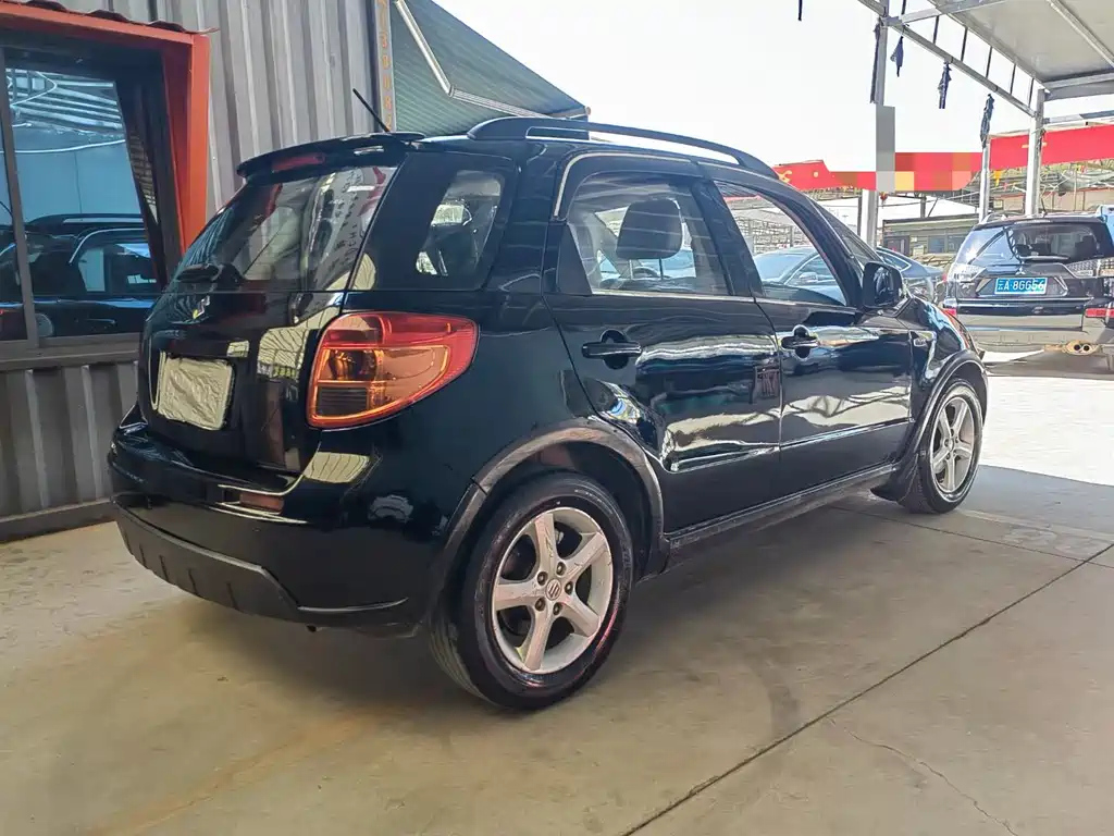 SUZUKI SX4 2010