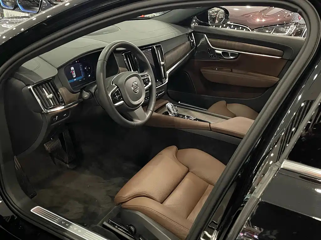 VOLVO S90 2022