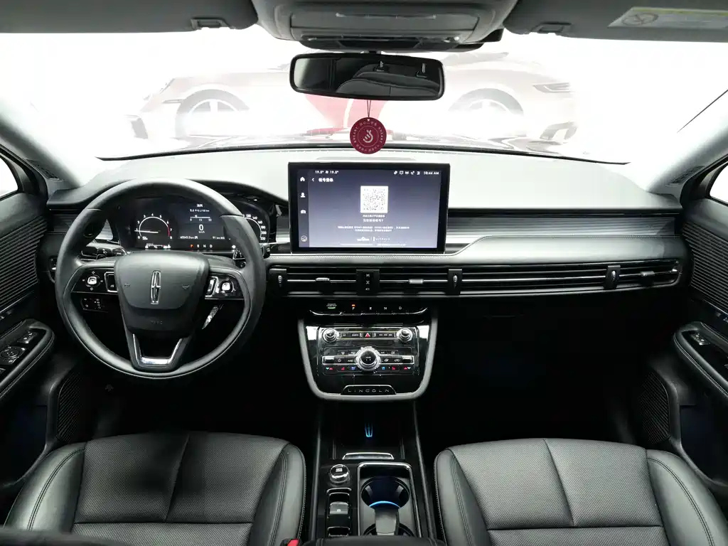 LINCOLN ADVENTURER 2021