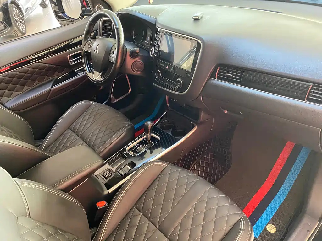 MITSUBISHI OUTLANDER 2022