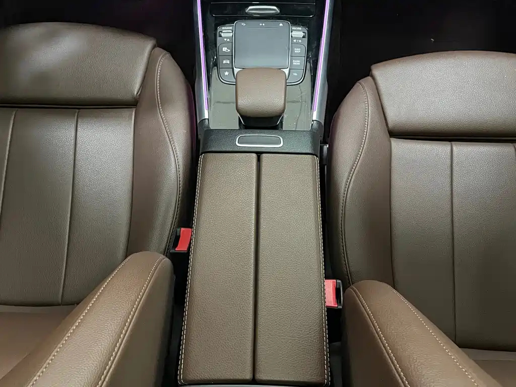 MERCEDES BENZ GLB 2021