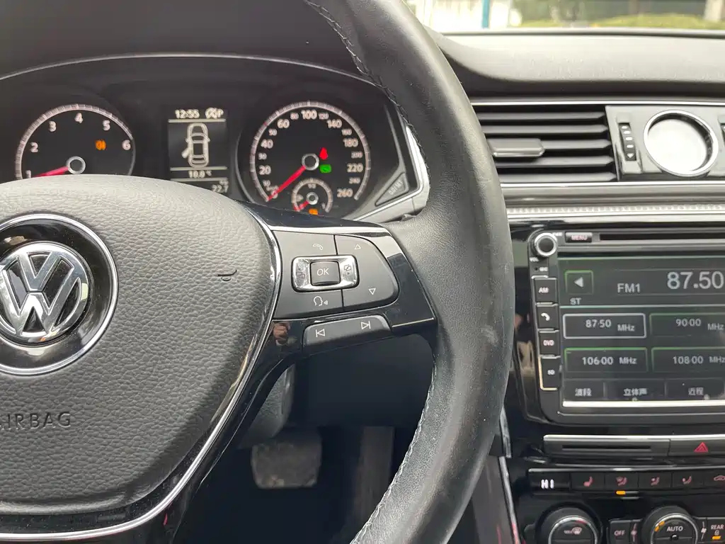 VOLKSWAGEN PASSAT 2018