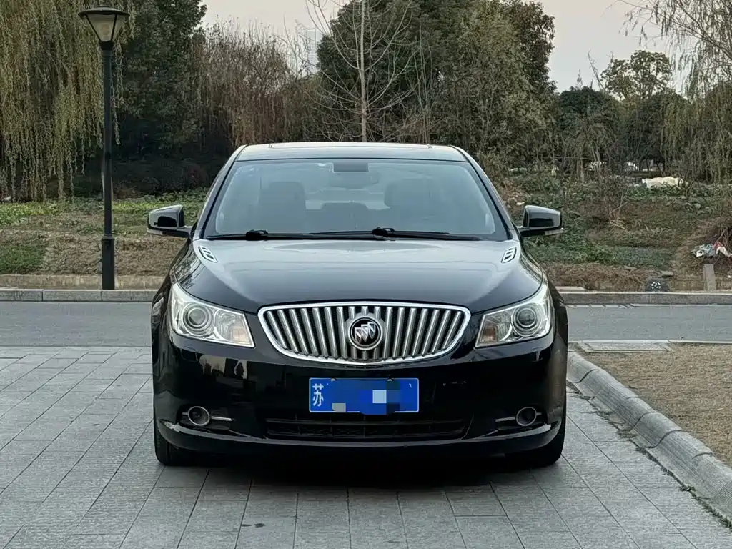 BUICK LACROSSE 2011