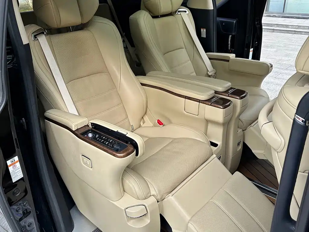 TOYOTA ALPHARD 2017