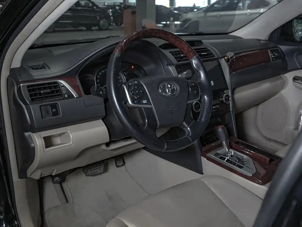 TOYOTA CAMRY 2014