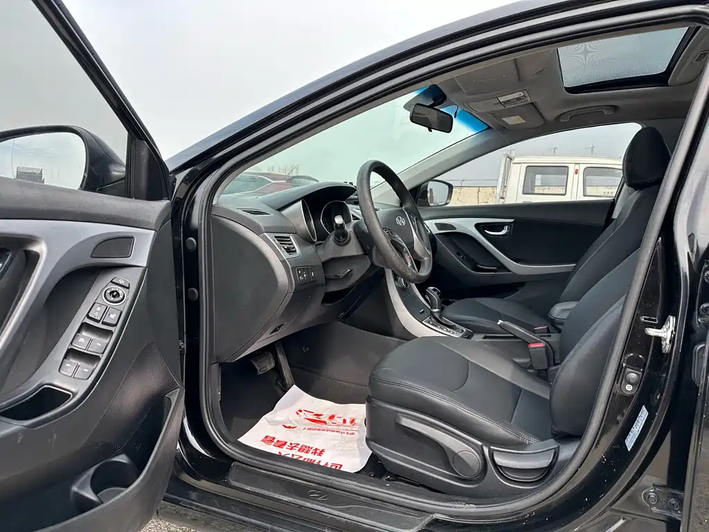 HYUNDAI ELANTRA 2016