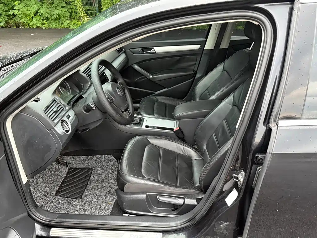 VOLKSWAGEN PASSAT 2013