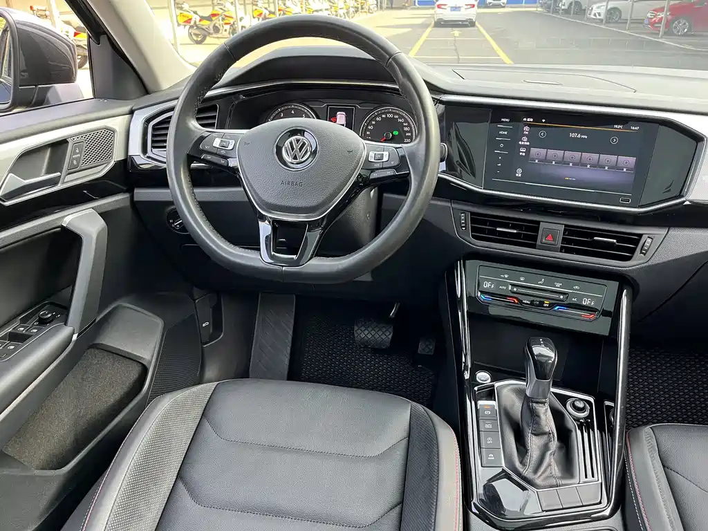 VOLKSWAGEN TAYRON 2021