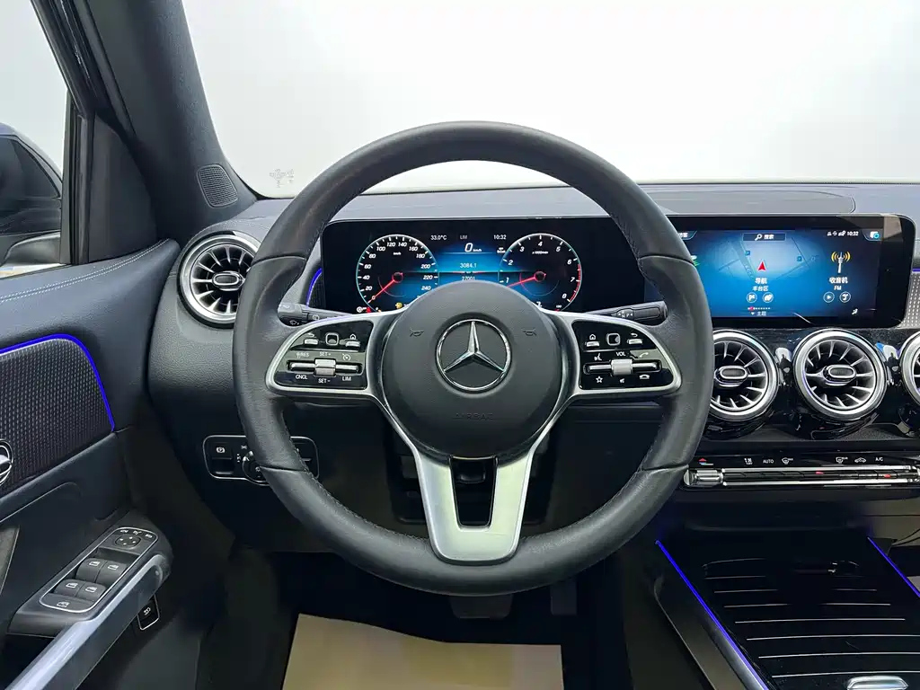 MERCEDES BENZ GLB 2023