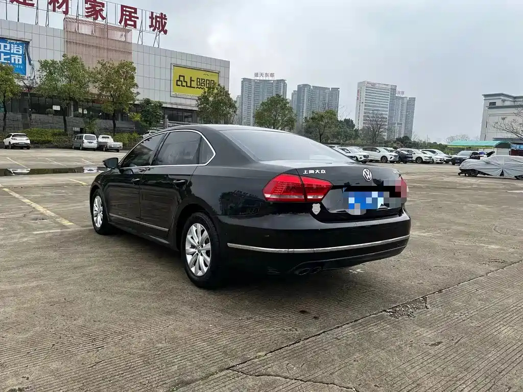 VOLKSWAGEN PASSAT 2012
