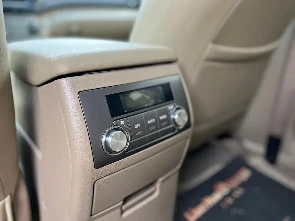 TOYOTA HIGHLANDER 2011