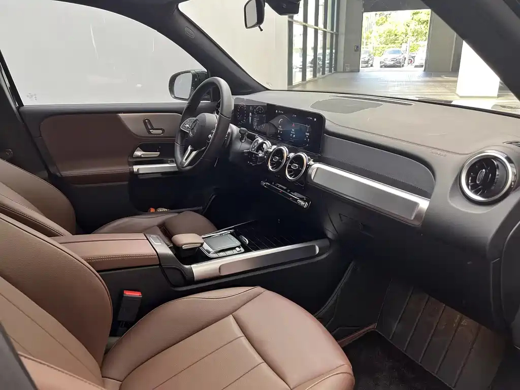 MERCEDES BENZ GLB 2023