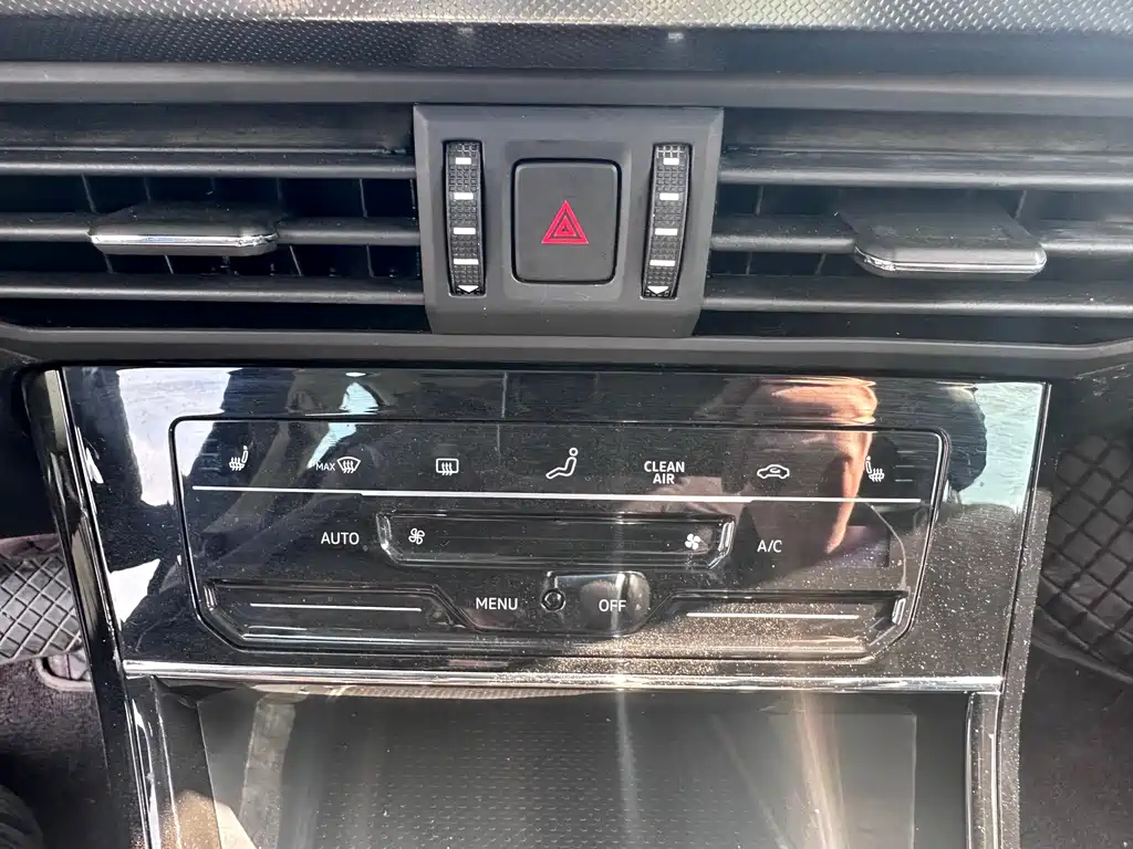 VOLKSWAGEN PASSAT 2024