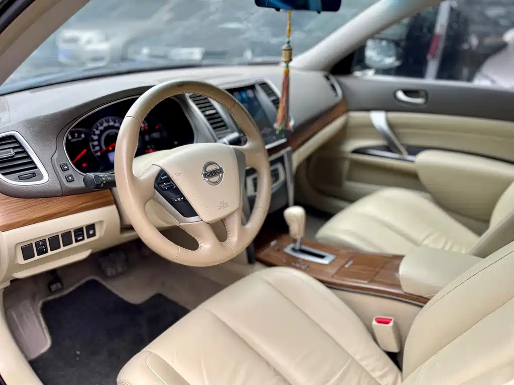 NISSAN TEANA 2011