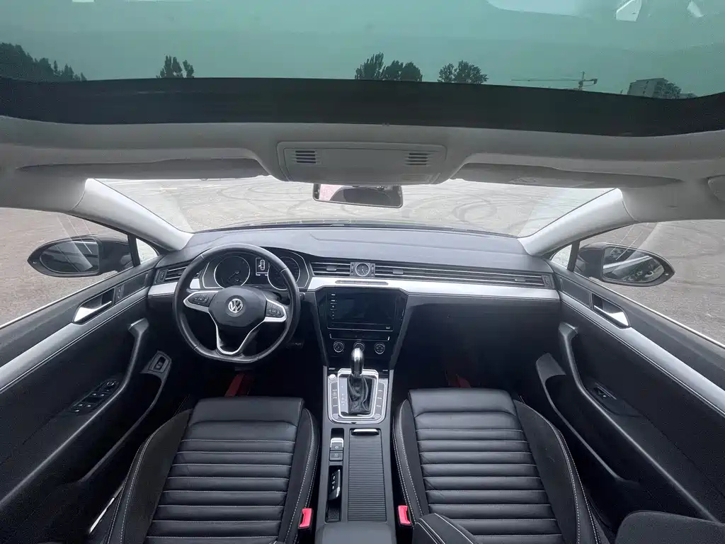 VOLKSWAGEN MAGOTAN 2020