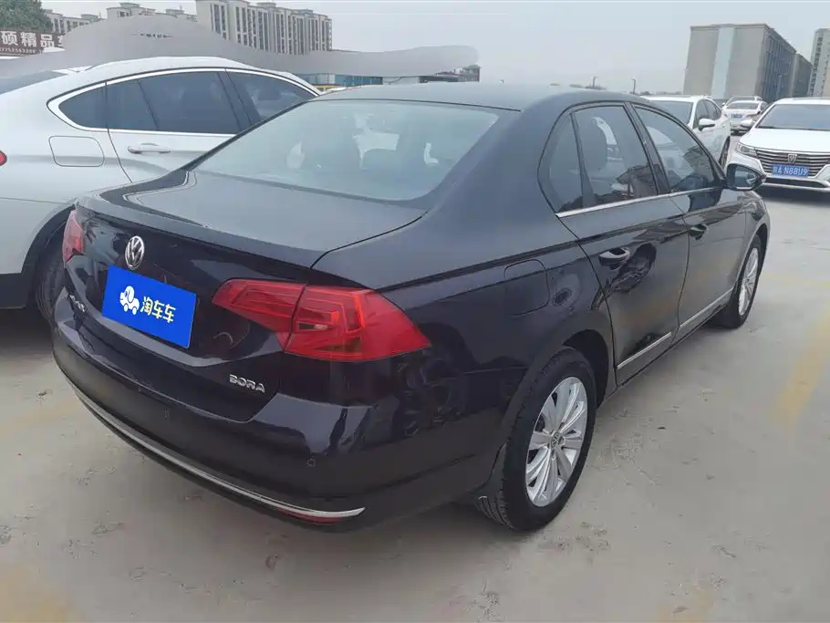 VOLKSWAGEN BORA 2017
