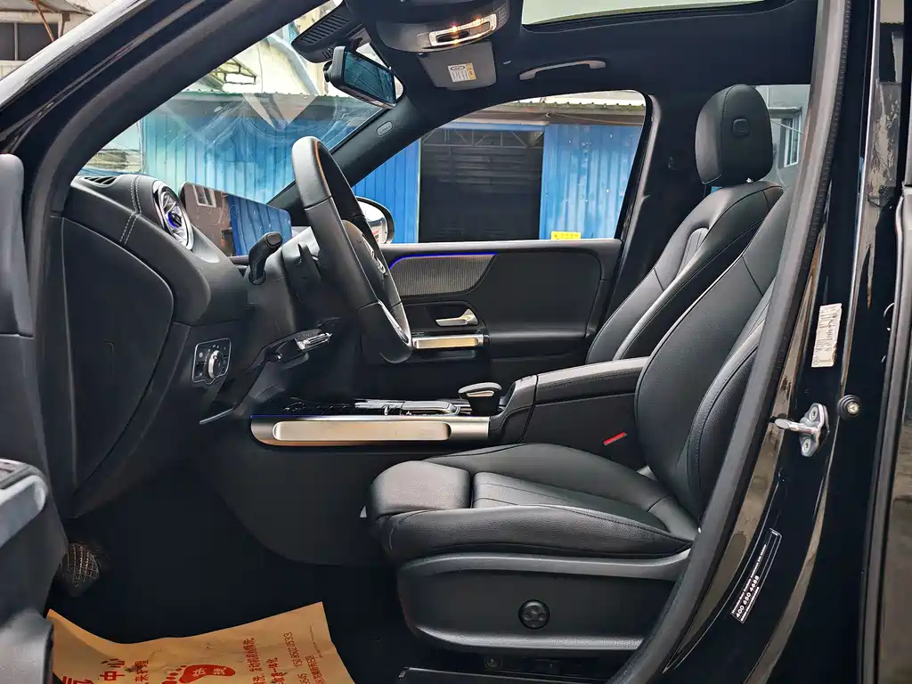 MERCEDES BENZ GLB 2023