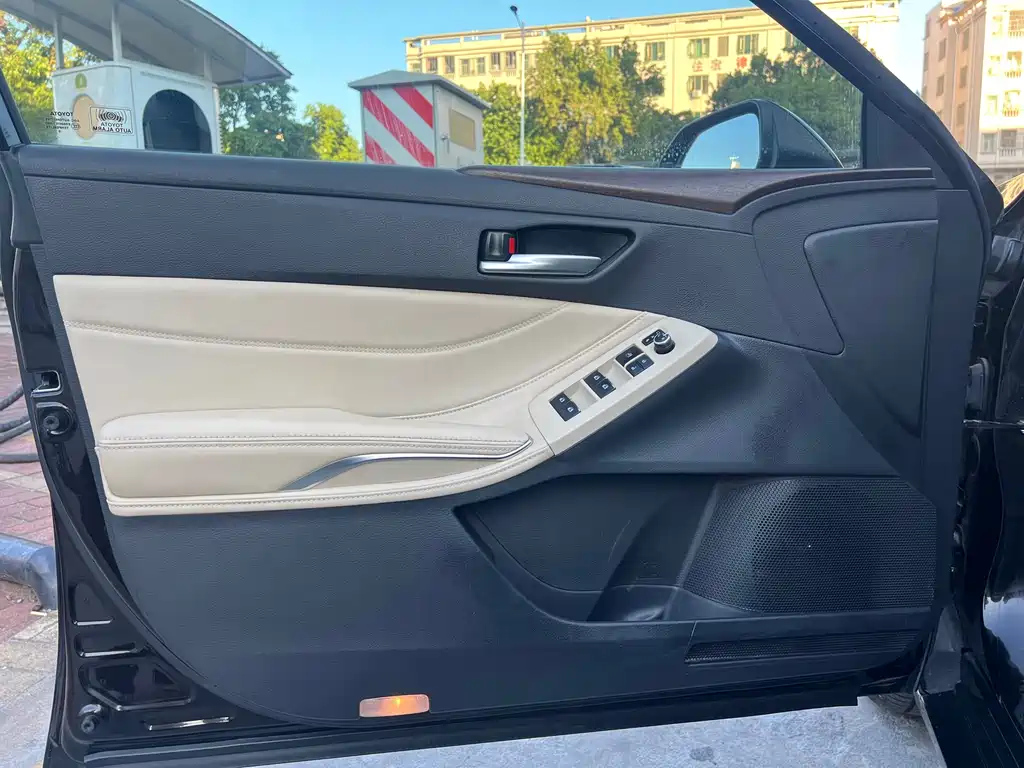 TOYOTA AVALON 2020