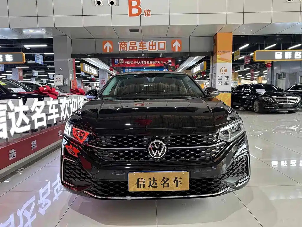 VOLKSWAGEN PASSAT 2024