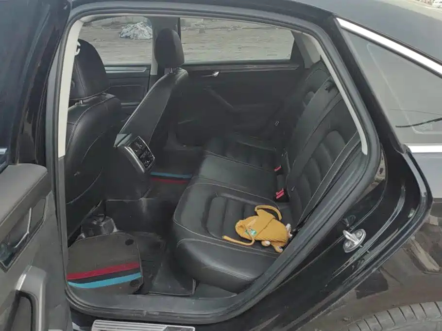 VOLKSWAGEN PASSAT 2017