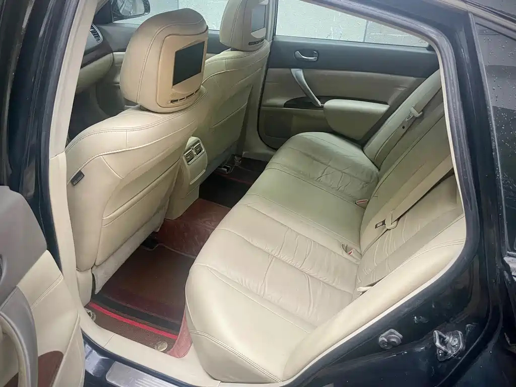 NISSAN TEANA 2010