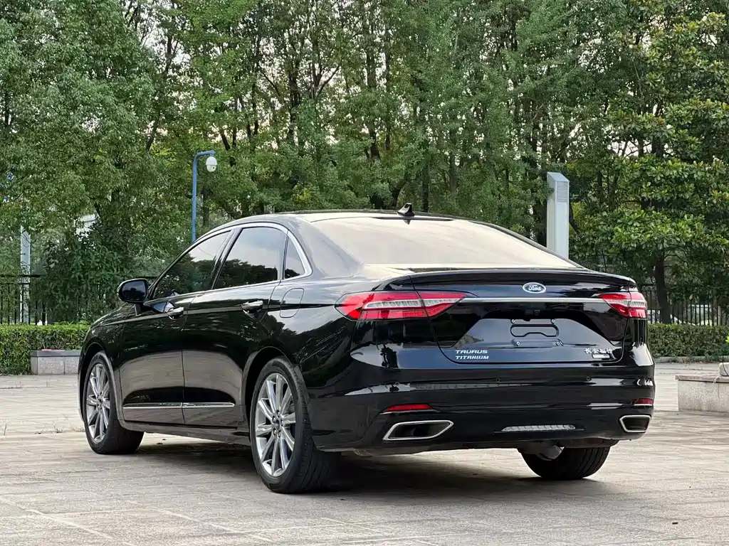 FORD TAURUS 2019
