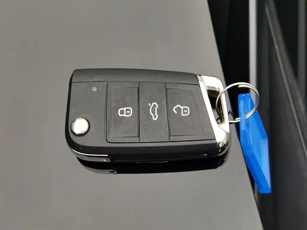 VOLKSWAGEN TOURAN 2020