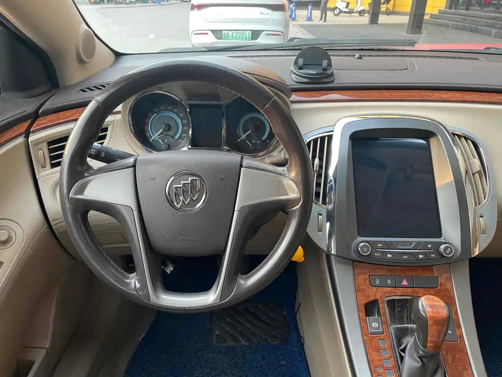 BUICK LACROSSE 2011