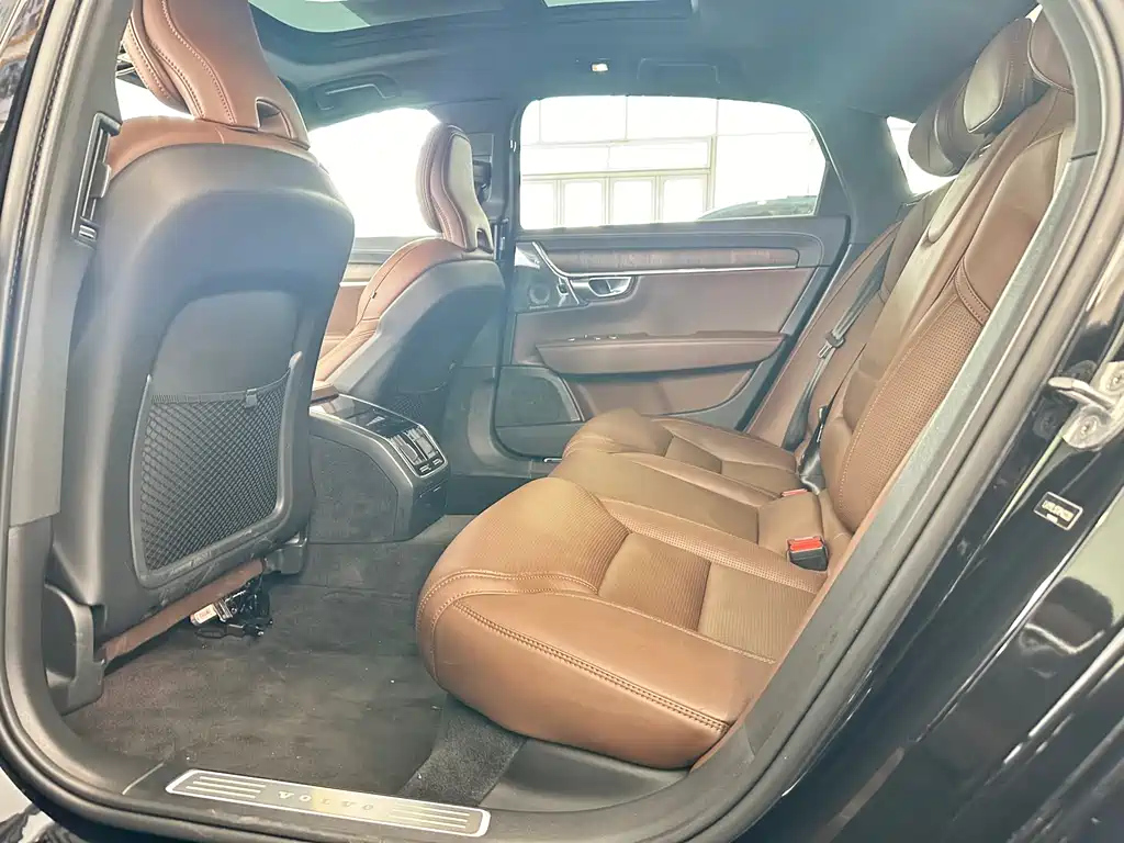VOLVO S90 2024