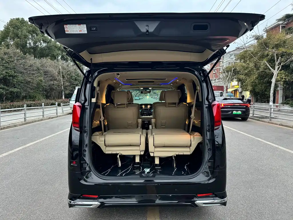 TOYOTA ALPHARD 2018