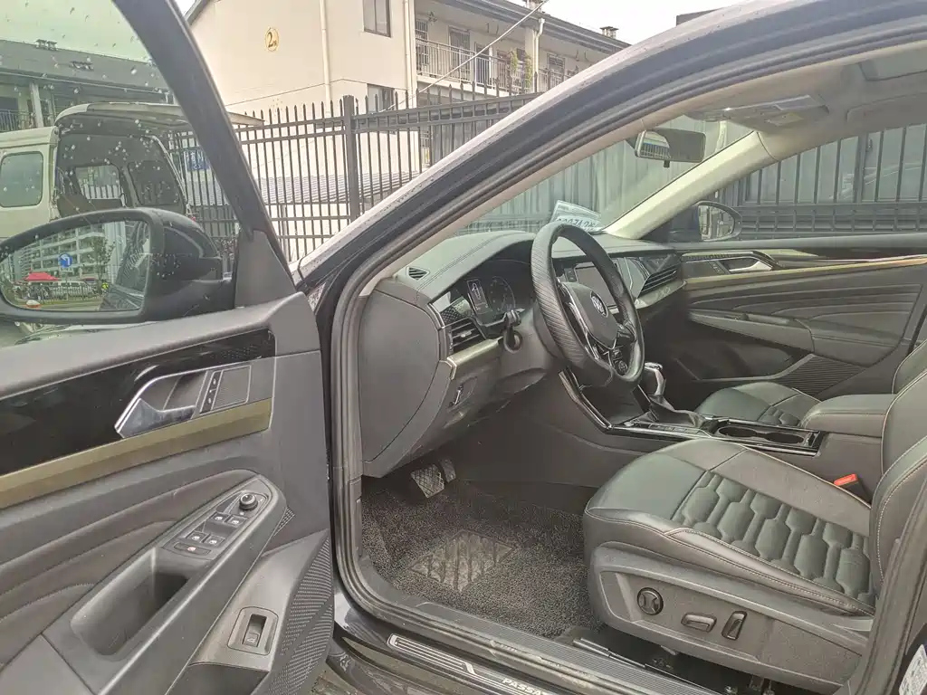 VOLKSWAGEN PASSAT 2020