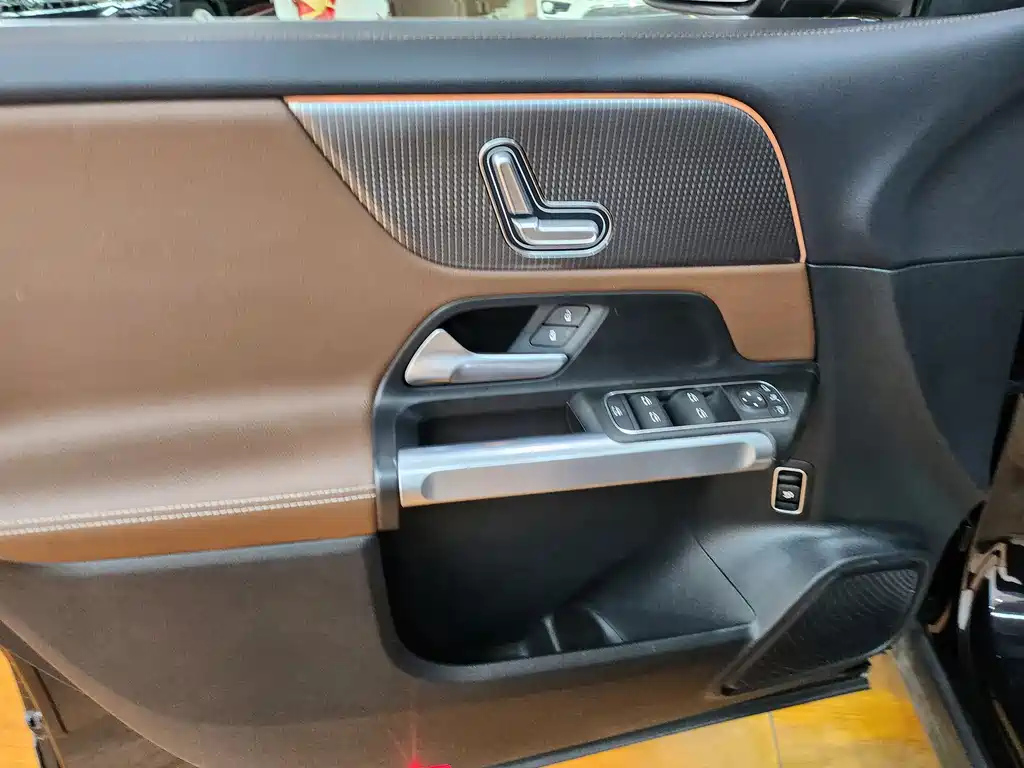 MERCEDES BENZ GLB 2021