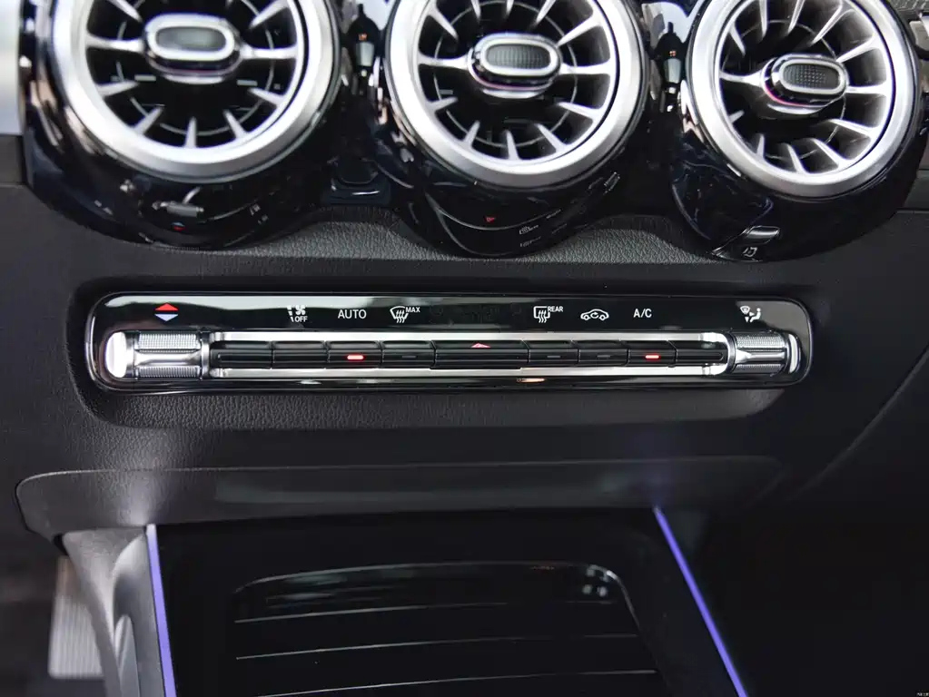 MERCEDES BENZ GLB 2023