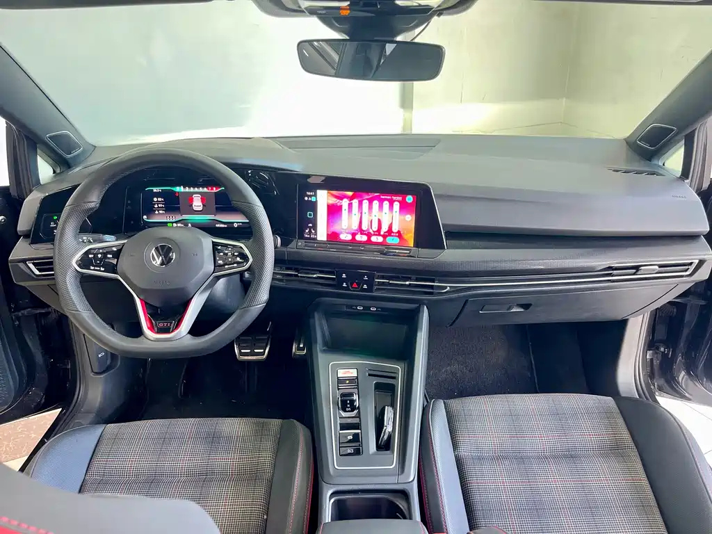 VOLKSWAGEN GOLF GTI 2021