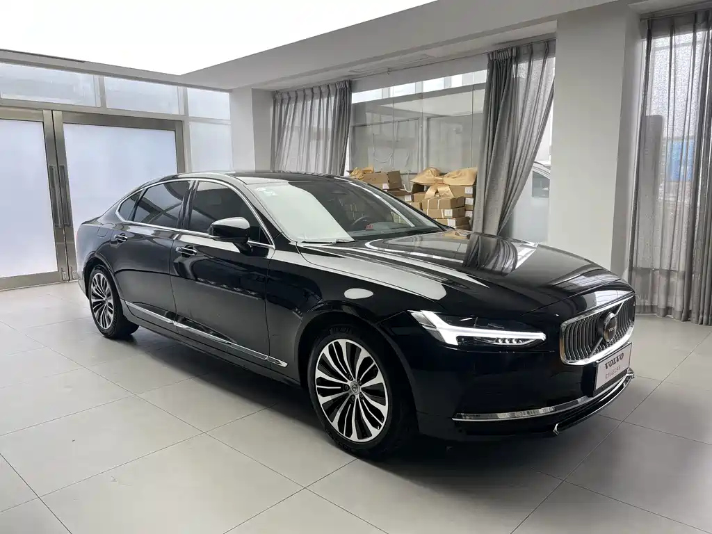 VOLVO S90 2023