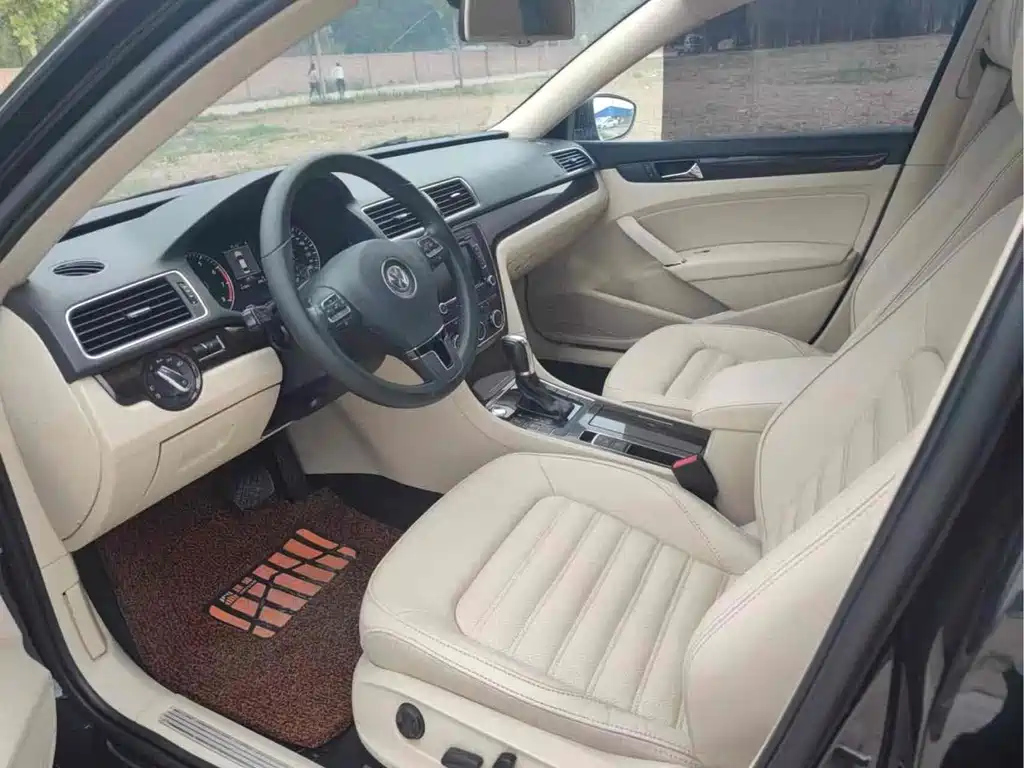 VOLKSWAGEN PASSAT 2015