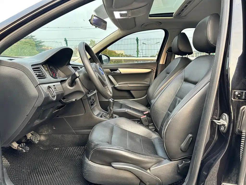 VOLKSWAGEN LAVIDA 2014