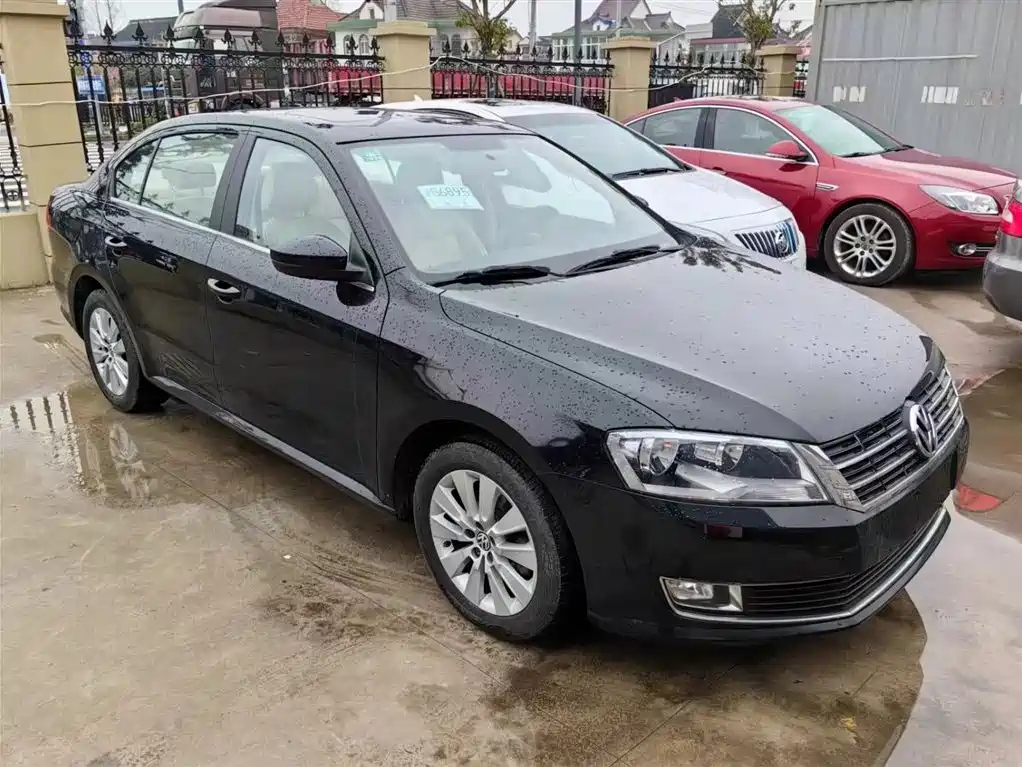 VOLKSWAGEN LAVIDA 2013