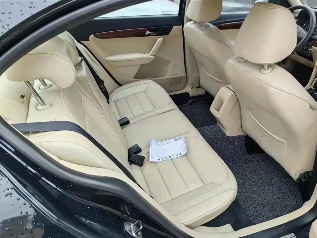 VOLKSWAGEN LAVIDA 2013