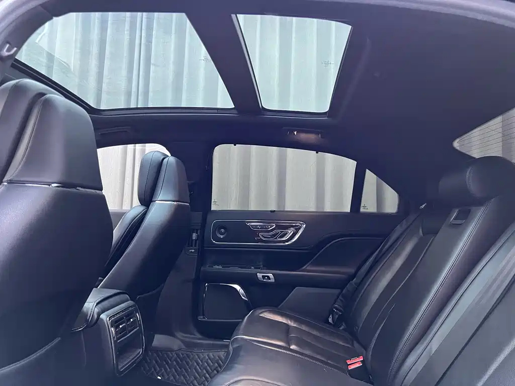 LINCOLN CONTINENTAL 2019