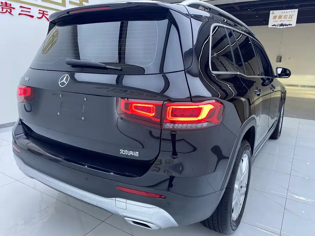 MERCEDES BENZ GLB 2023