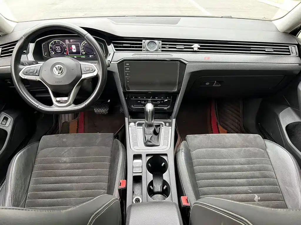 VOLKSWAGEN MAGOTAN 2020