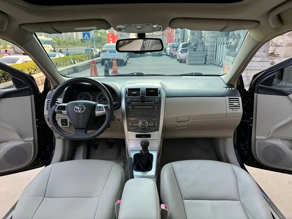 TOYOTA COROLLA 2012