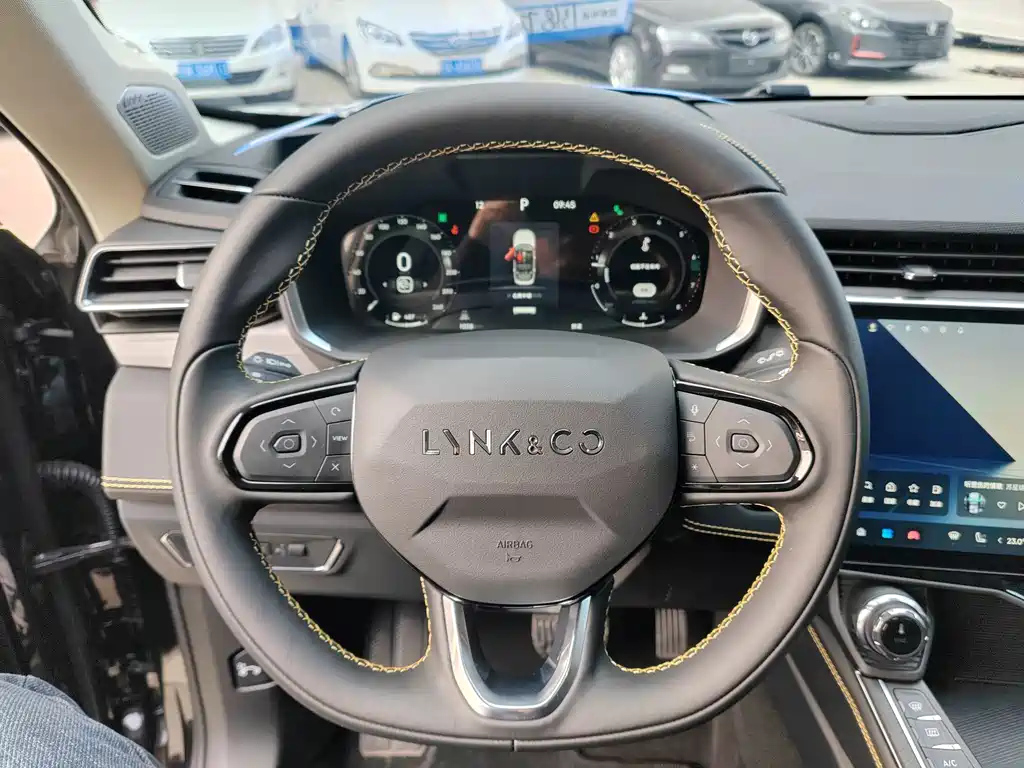LYNK&CO 01 2024